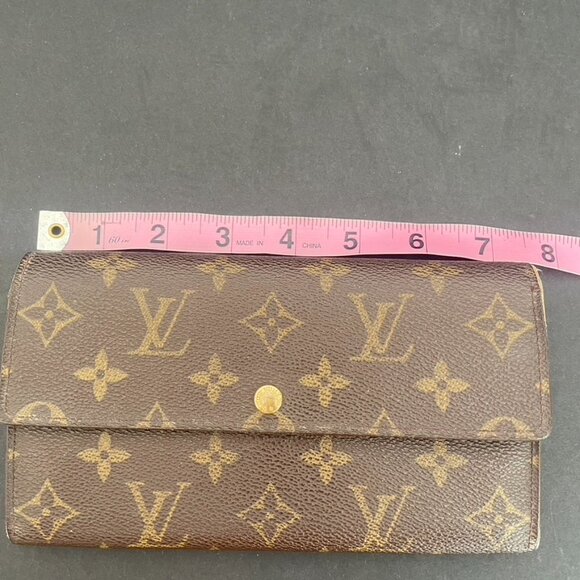 Louis Vuitton Monogram Sarah Wallet - Picture 15 of 16